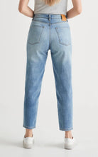 Load image into Gallery viewer, DUER MIDWEIGHT PERFORMANCE HIGH RISE ARC DENIM WOMENS PANT