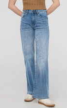 Load image into Gallery viewer, DUER MIDWEIGHT PERFORMANCE WIDE LEG DENIM WOMENS PANT