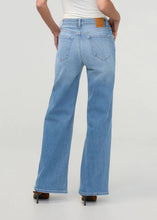 Load image into Gallery viewer, DUER PERFORMANCE DENIM + HIGH RISE WIDE LEG VINTAGE SEASIDE WOMENS PANT