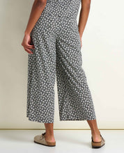 Load image into Gallery viewer, TOAD&CO SUNKISSED WIDE LEG CROP PANT BLACK & SALT PRINT WOMENS PANT