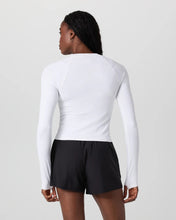 Load image into Gallery viewer, VUORI SURGE SEAMLESS LONG SLEEVE TEE WHITE WOMENS TOP