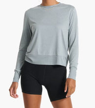 Load image into Gallery viewer, VUORI DAYDREAM CREW WOMENS SWEATSHIRT