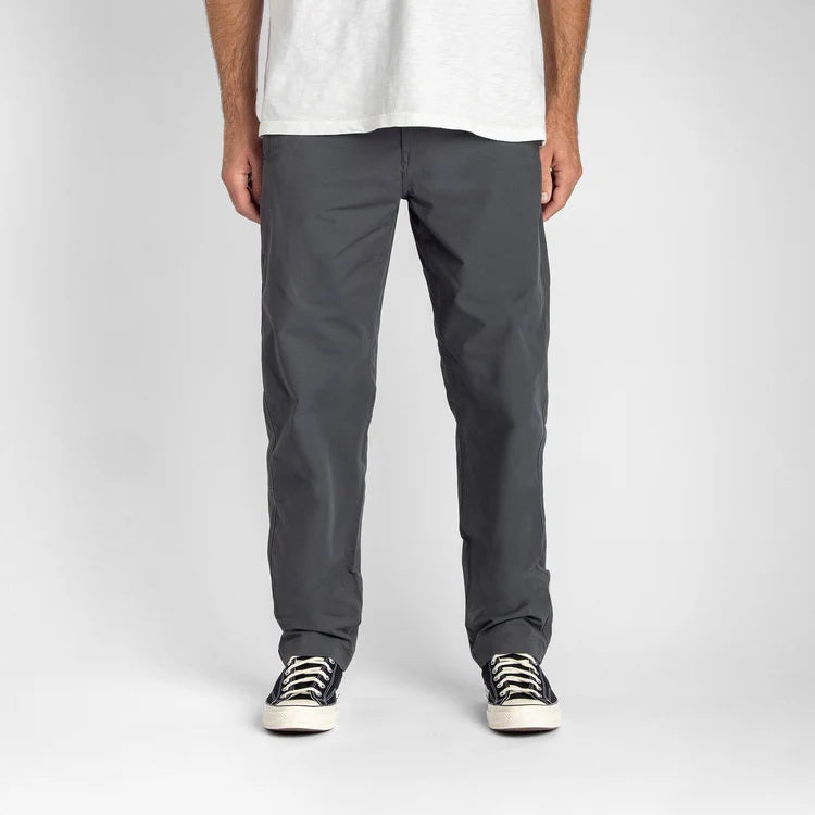 ROARK LAYOVER PRO TRAVELER PANT CHARCOAL MENS PANT