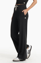 Load image into Gallery viewer, VUORI HALO ESSENTIAL WIDELEG WOMENS PANT
