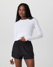 Load image into Gallery viewer, VUORI SURGE SEAMLESS LONG SLEEVE TEE WHITE WOMENS TOP
